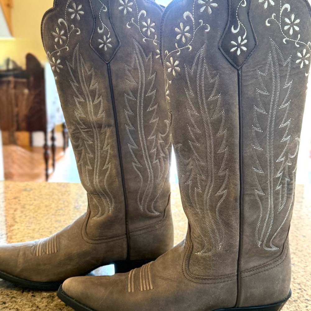 Light Brown Ariat Cowboy Boots